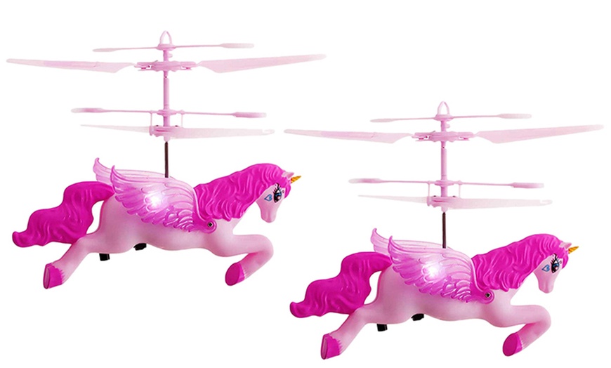 Image 2: Flying Unicorn Toy