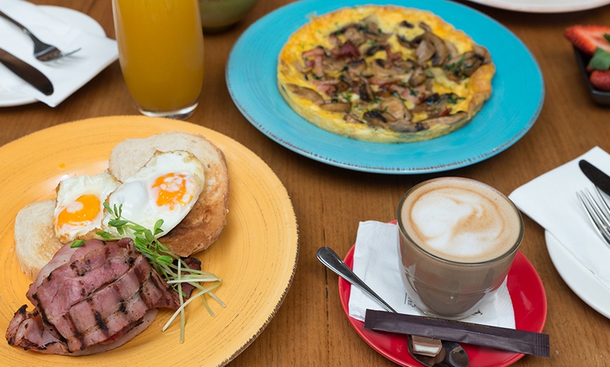 Image 6: Gourmet Breakfast with Drink