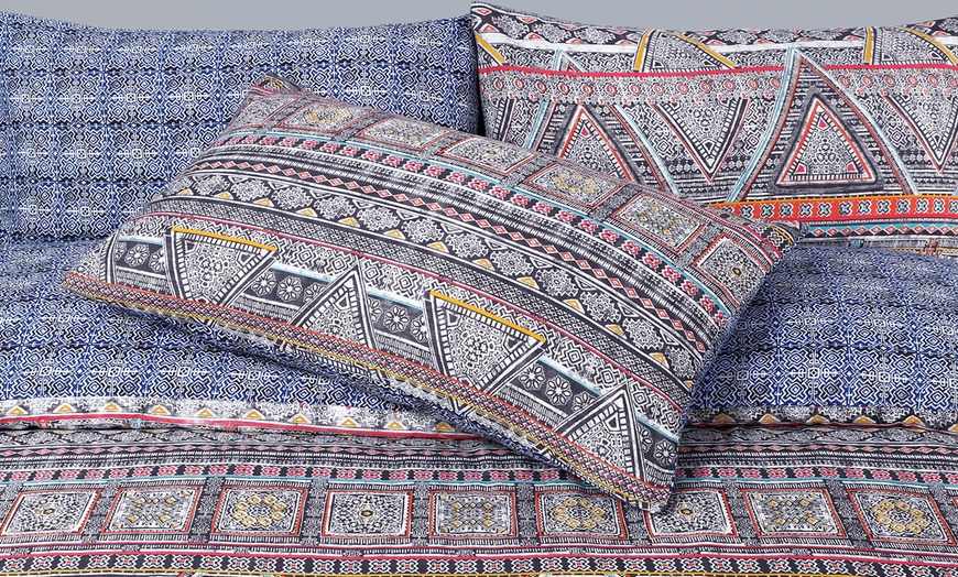 Image 9: Reversible Duvet Set