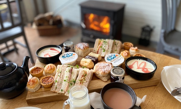 standard-afternoon-tea-with-alpaca-walk