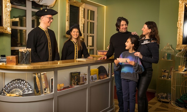 familie-an-der-kasse-1