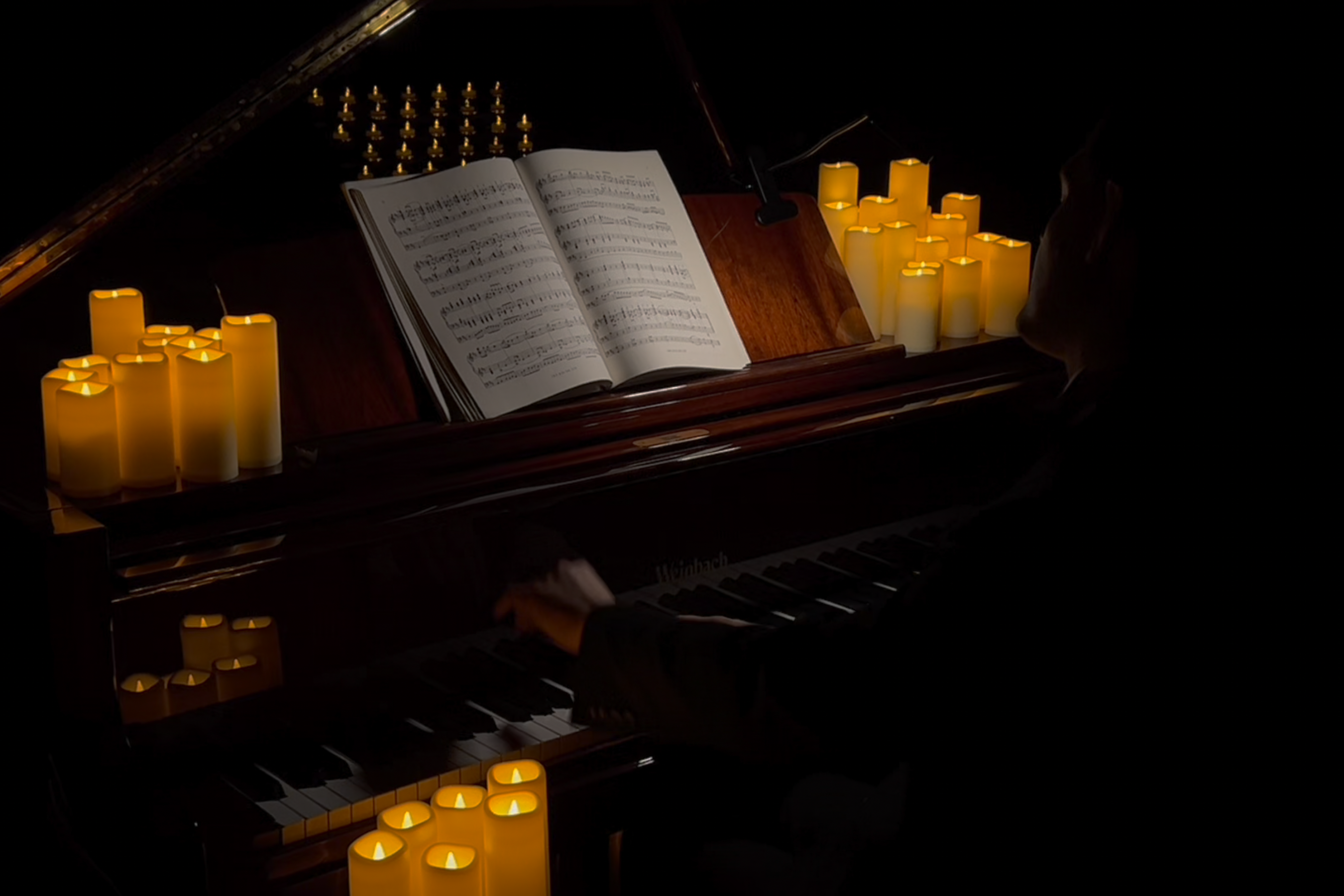 Romantic candlelight concert with live pianist and audience