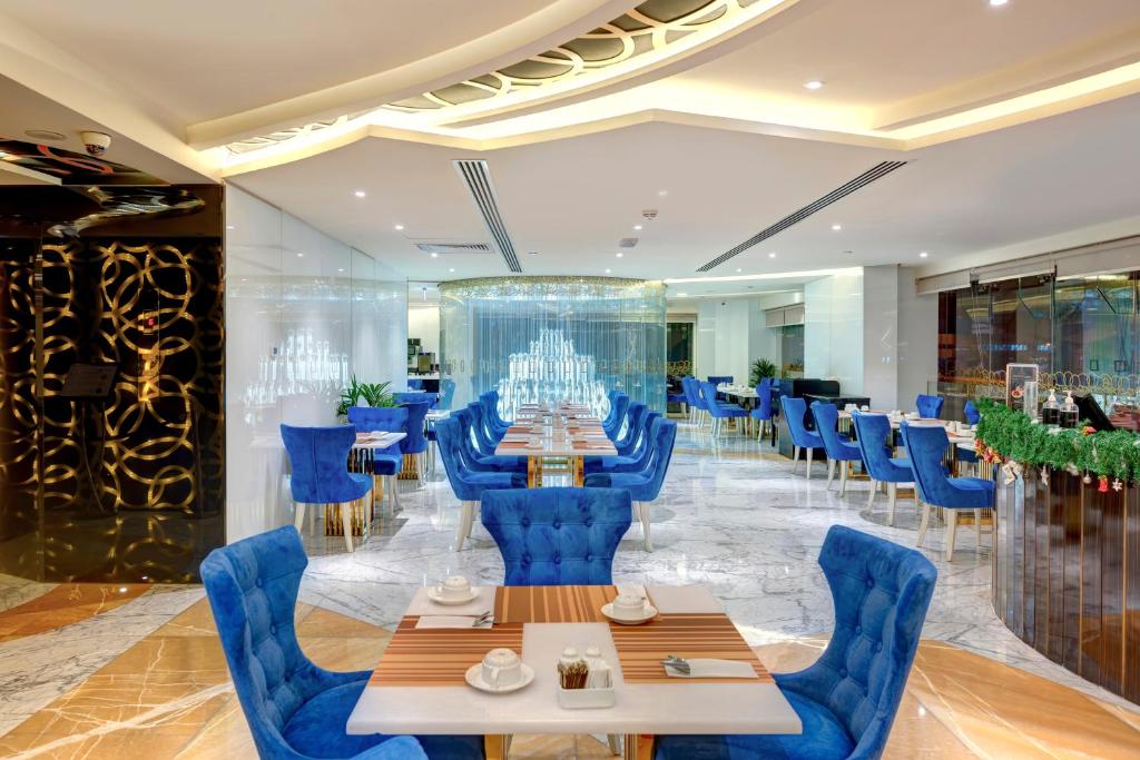 Gevora Kitchen @ 4* Gevora Hotel Tallest in the world