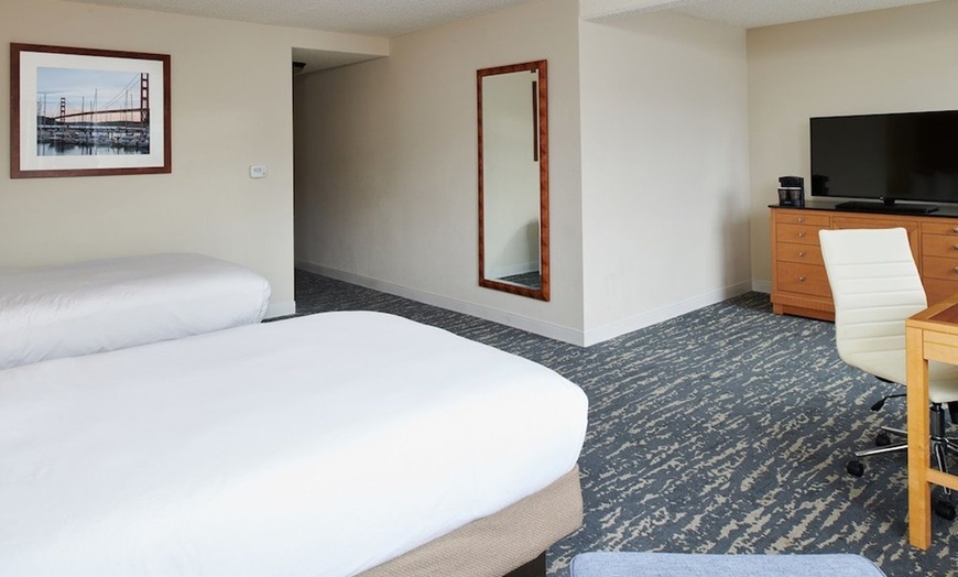 Image 18: Berkeley Marina Hotel with Indoor Pool and Bay Views