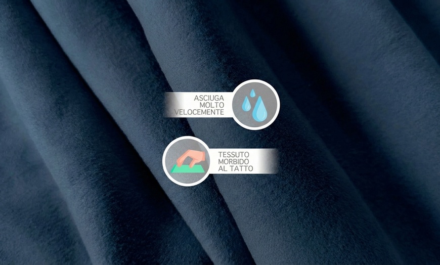 Image 14: Albornoz unisex con capucha de microfibra