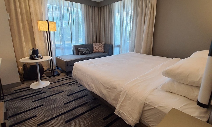 Image 24: Saddle Brook NJ Hotel near NYC and MetLife Stadium