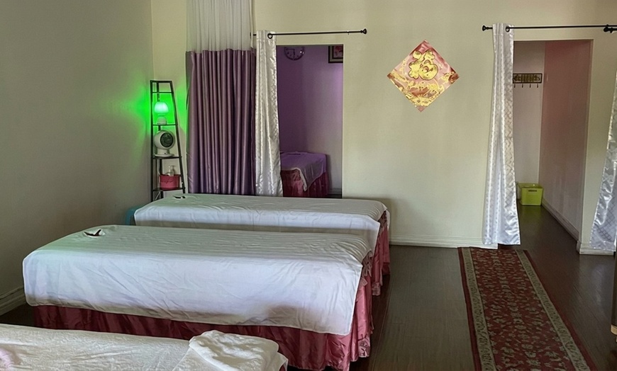 Image 5: 63% Off on Couples Massage at Taiji Foot Massage
