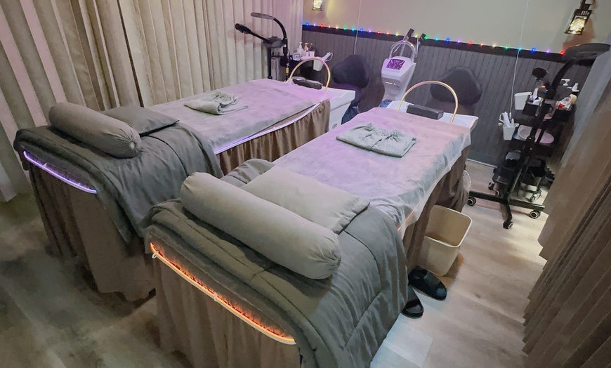 Image 7: Lux HeadSpa for 1-2 w/Upper-Back & Scalp Massage, Glass of Wine, Robes
