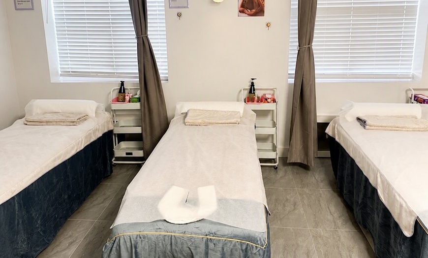 Image 3: Swedish Body Massage with Hot Stones
