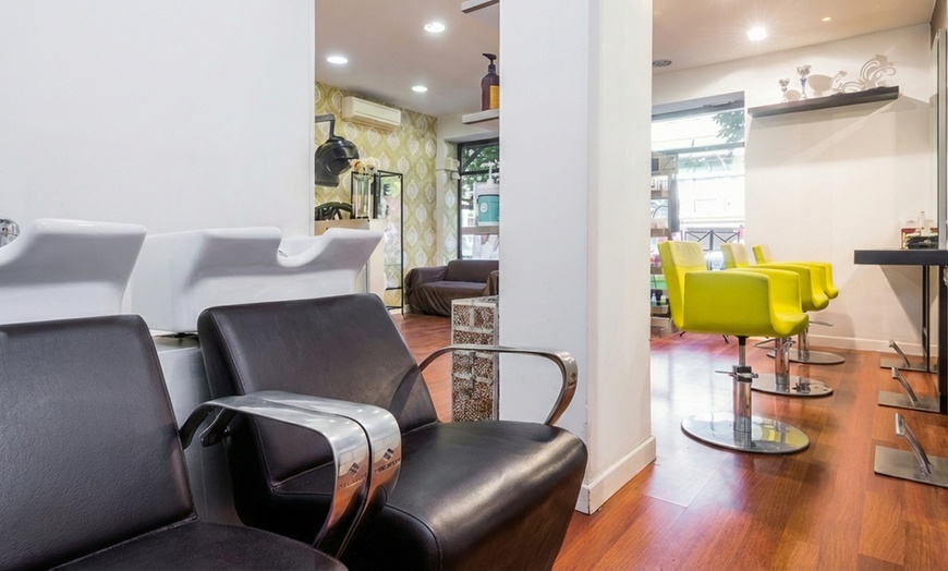 Image 4: Sesión de peluquería con tratamiento hidratante y opción a color