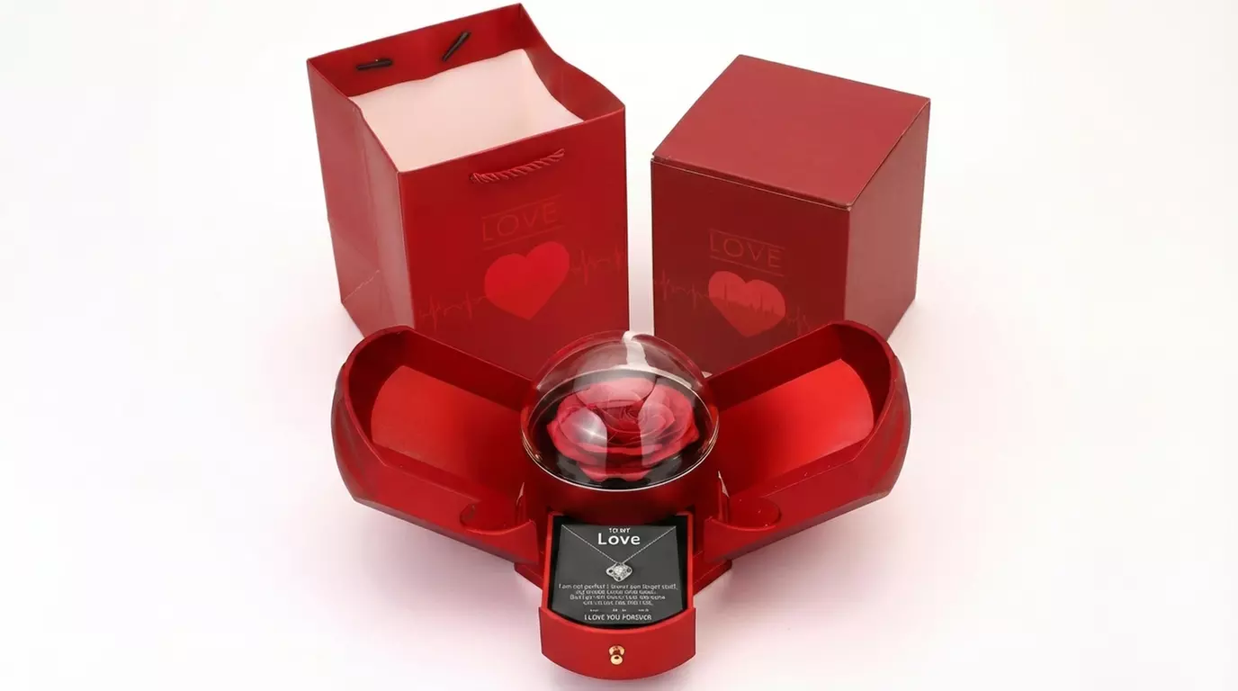 Set regalo elegante con rosa eterna e collana, finiture in oro e argento - Primary Image