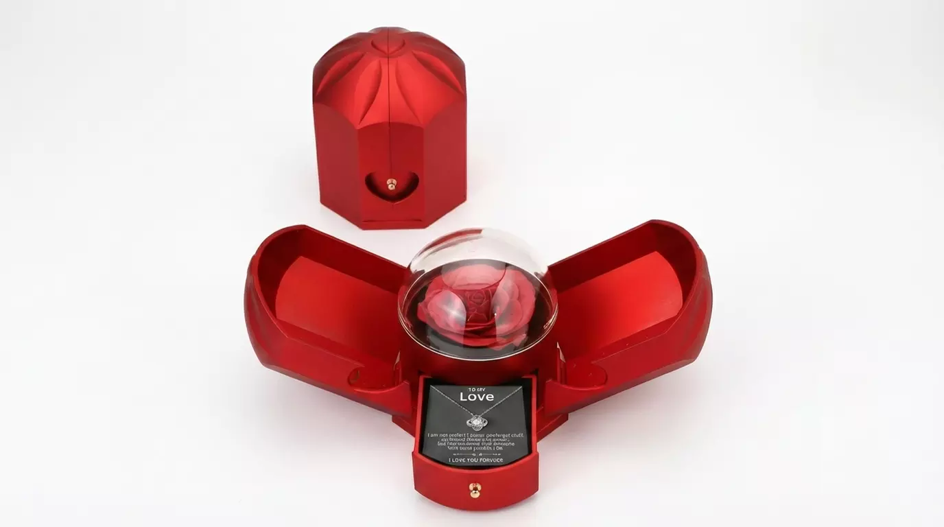 Set regalo elegante con rosa eterna e collana