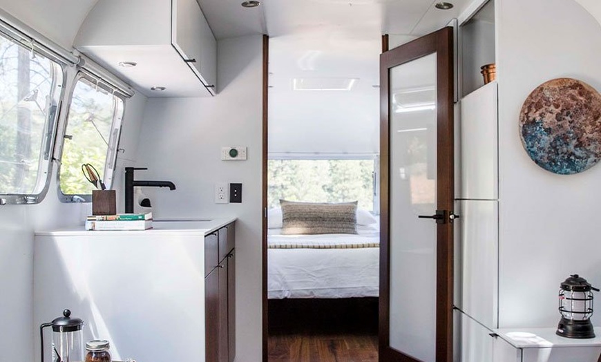 Image 15: Airstream Glamping Near Yosemite with Pool