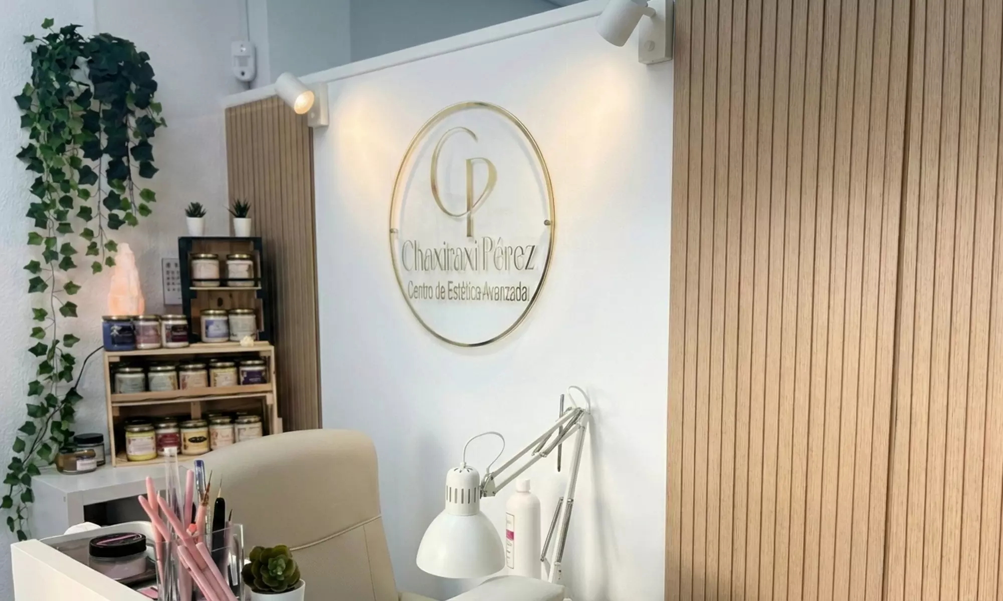 Limpieza facial con microdermoabrasión y tratamientos adicionales