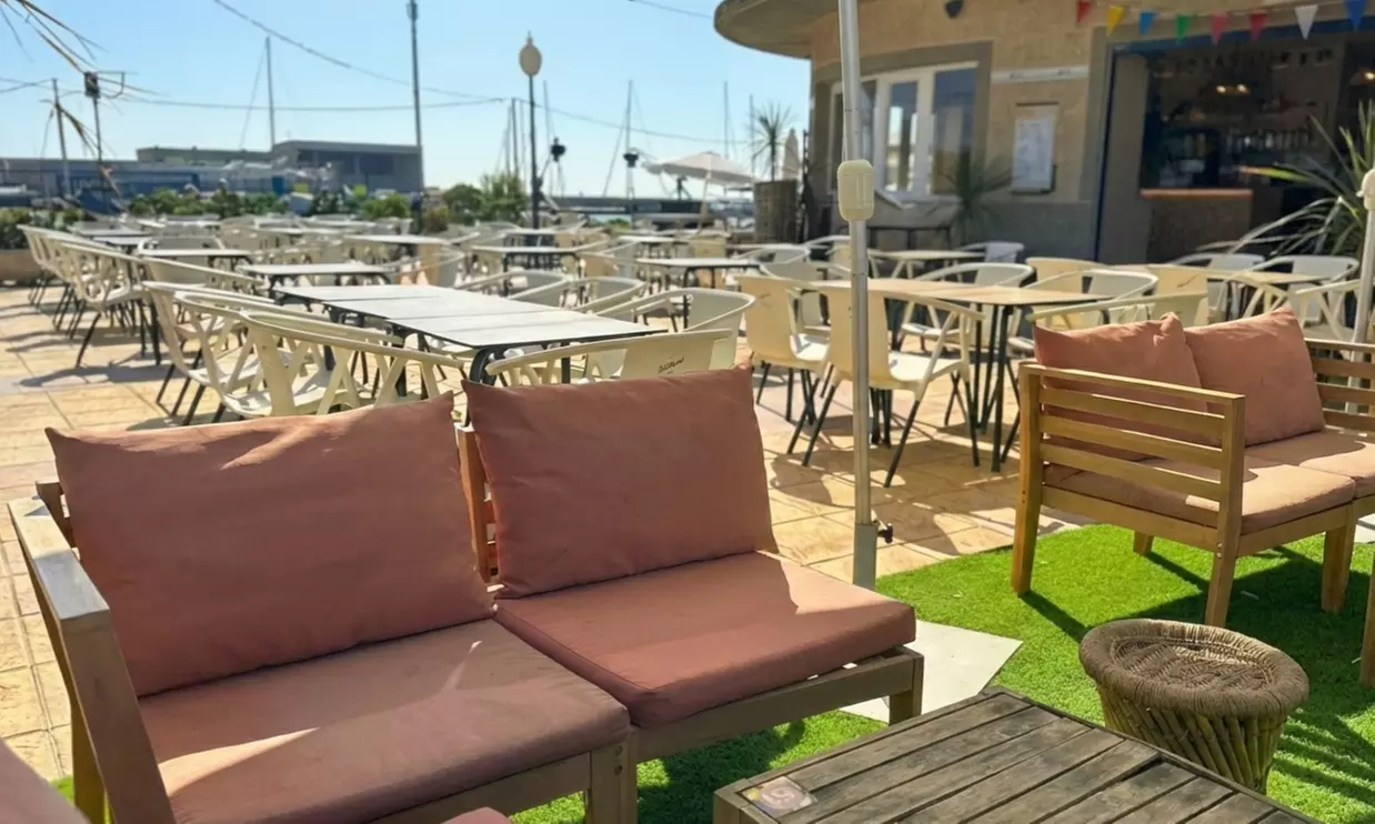 Cata de 4 vinos frente al mar, maridados con torreznos, para 2 o 4 pax