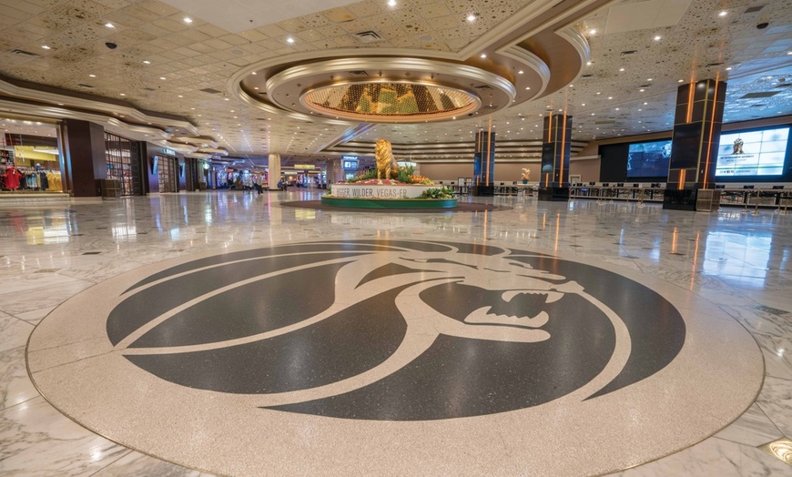 Image 26: Las Vegas Strip Hotel with Casino & Grand Pool
