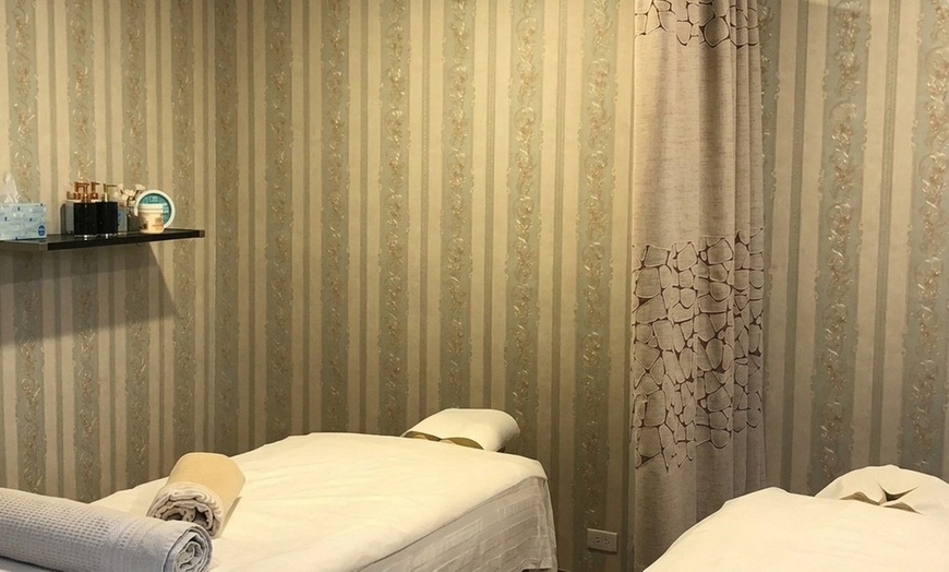 Image 7: Enjoy a Relaxing 60 or 90 Minute Prenatal Massage Experience