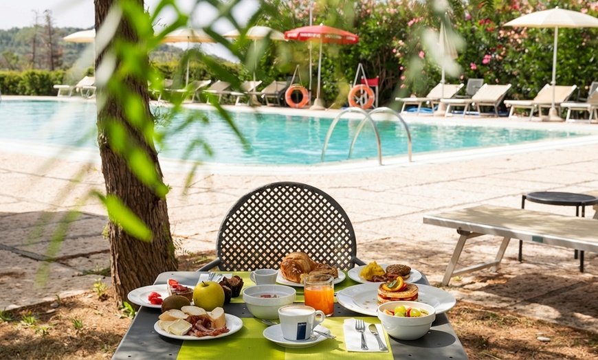 Image 10: Imperia 4*: Soggiorno in camera deluxe con colazione o mezza pensione