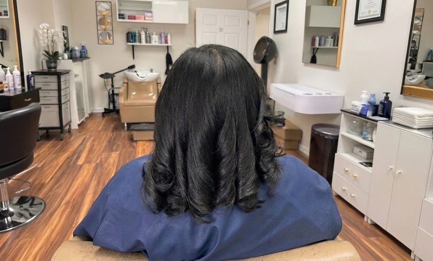 Image 9: Achieve Smooth, Polished Hair