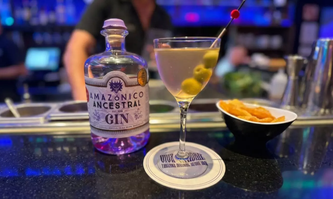 Taller de elaboración de cócteles a elegir entre ginebra o mezcal con chocolate para 1, 2 o 4 personas; ahorra un 33% - Primary Image