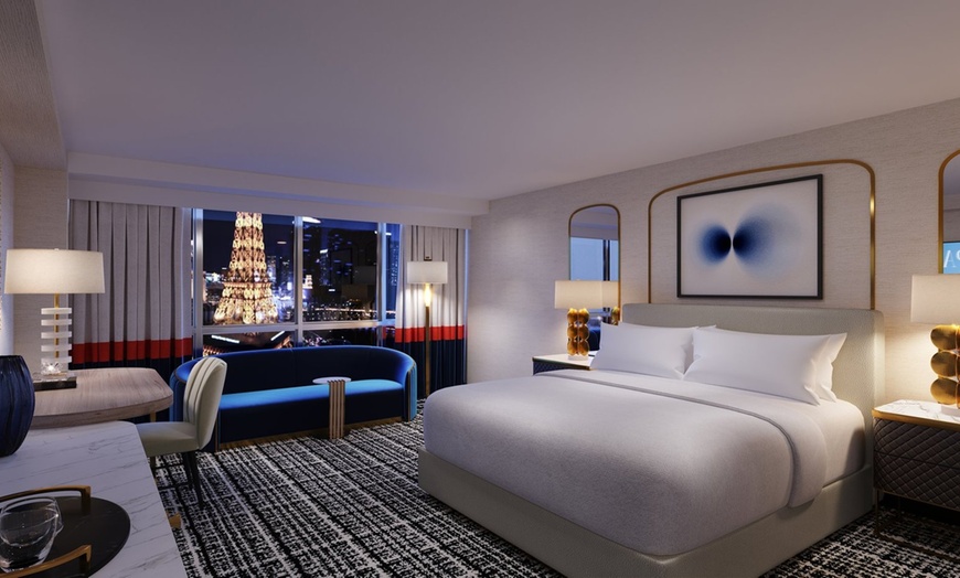 Image 32: Las Vegas Strip Hotel with Eiffel Tower & Rooftop Pool