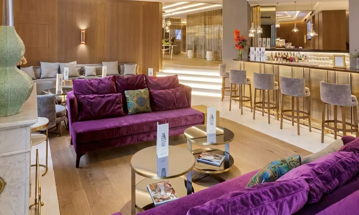 Aperitivo italiano con copas y picoteo para 2 o 4 en hotel 5 estrellas