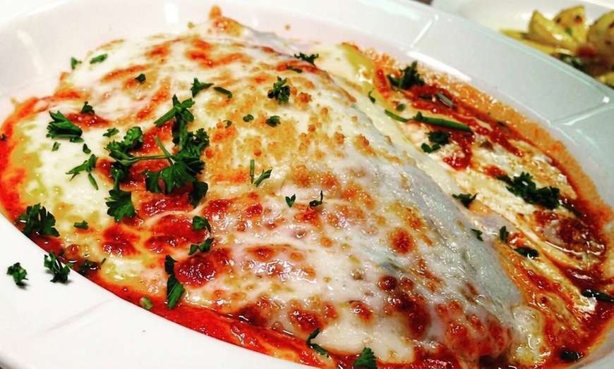 Image 4: Dining Credit: $50 for 2 or $100 for 4; Valid Sun-Thurs for Dine-In
