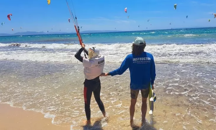 Clase grupal o semiprivada de kitesurf para 1 o 2 personas