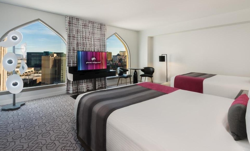 Image 17: Las Vegas Strip Resort with Rooftop Pool & FlowRider
