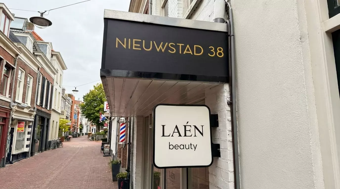 Zorgvuldige PMU aanpak voor verwijderen of aanbrengen van wenkbrauwen