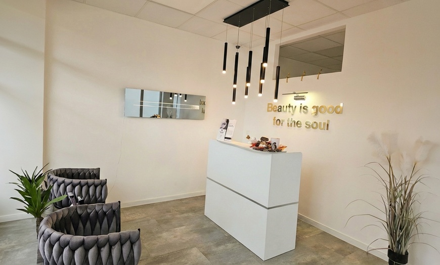 Image 2: Entfernung von Permanent Make-up oder Permanent Make-up Aqua-Lips