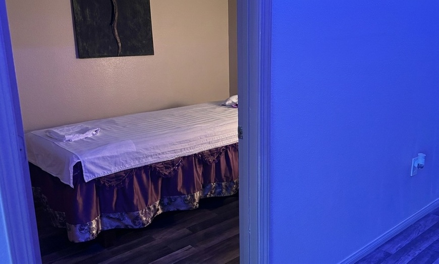 Image 4: Up to 44% Off on Couples Massage at Sunny Happy Massage