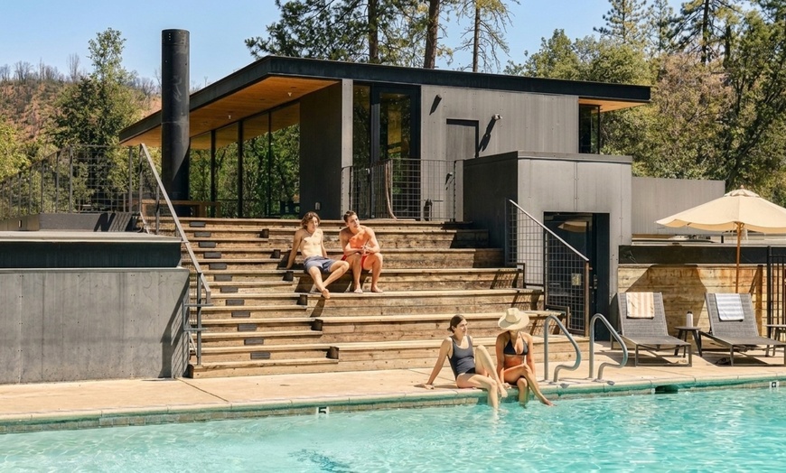 Image 5: Airstream Glamping Near Yosemite with Pool