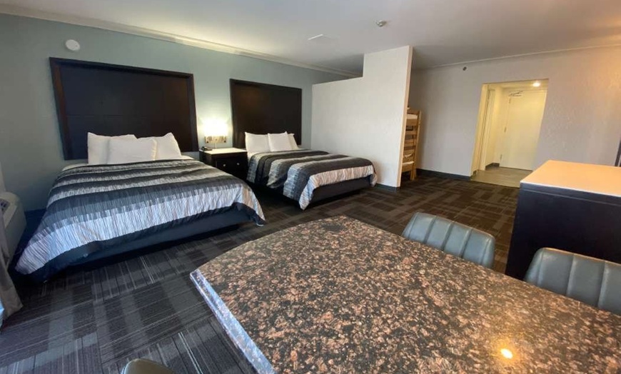 Image 12: Niagara Falls Resort with Indoor Waterpark and Spa