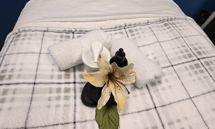 Image 5: Relax and Reconnect Together with 60 or 90-Minute Couples Massage