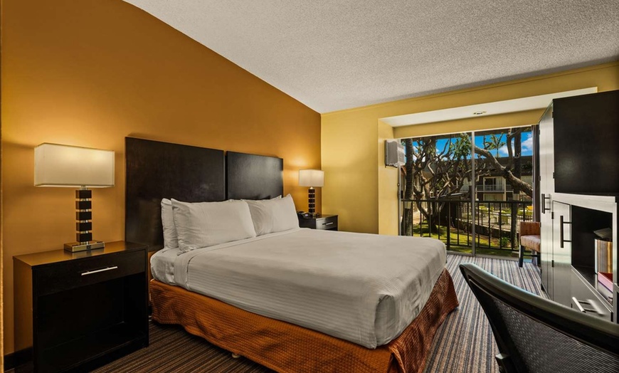 Image 19: Honolulu Airport Hotel with Free Breakfast & Shuttle
