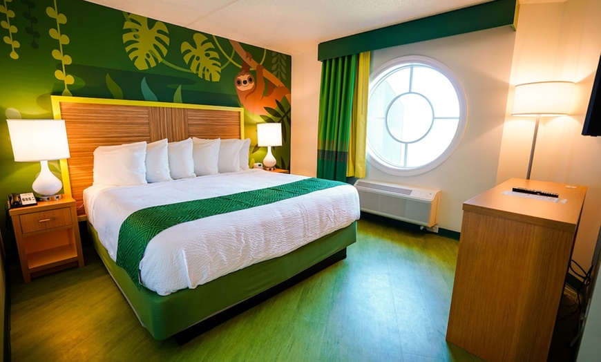 Image 23: Ultimate Family Getaway with Daily Waterpark Passes!
