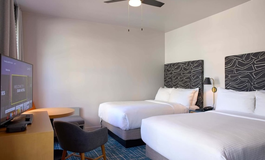 Image 19: San Francisco SoMa Hotel with Rooftop Pool Access