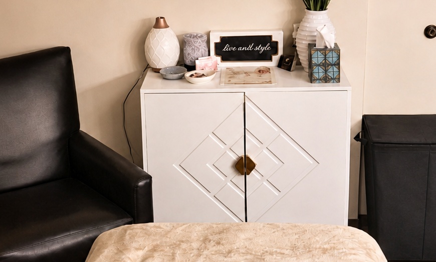 Image 3: Custom 60 or 90 Min Massages w/Hot Towels and Essential Oil of Choice 