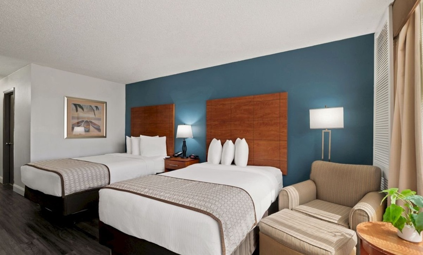 Image 21: Orlando Hotel near Universal with Free Park Shuttle