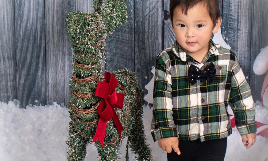 Image 6: Custom Holiday Photoshoots: Express & Premier Sessions, 40+ Backdrops