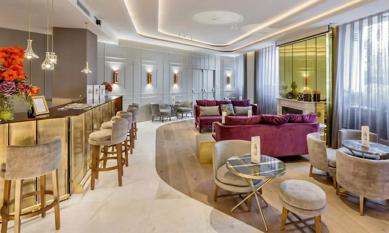 Aperitivo italiano con copas y picoteo para 2 o 4 en hotel 5 estrellas