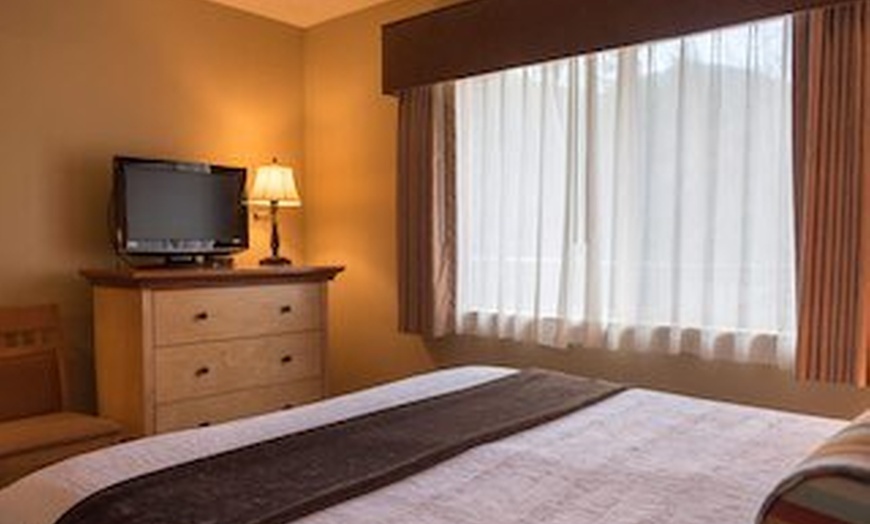 Image 12: Mount Hood Resort with Pool, Spa & Ski Access