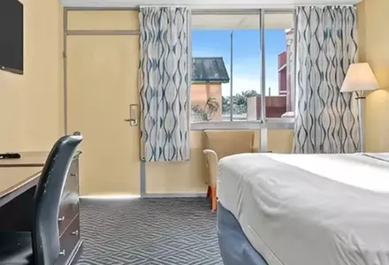 1 Queen Bed, Non-Smoking