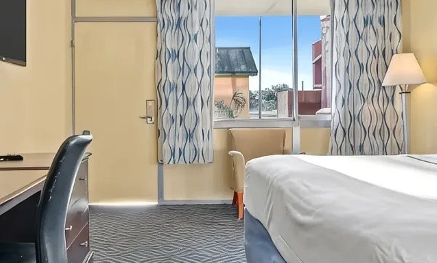 Image 17: Orlando Hotel near Universal with Free Breakfast