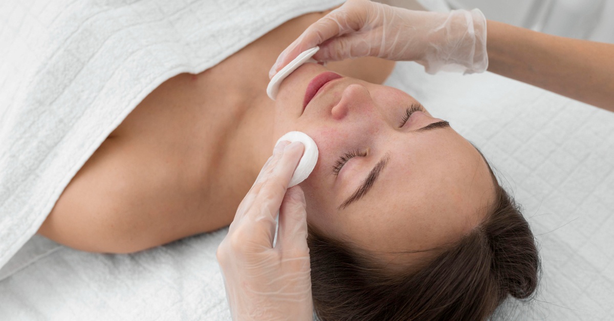 Limpieza facial completa con ultrasonido y masaje drenante en Barcelona