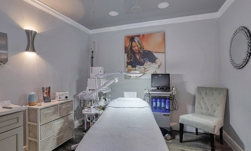 Image 4: Revitalize Your Look with 20 Units of Botox for One Area