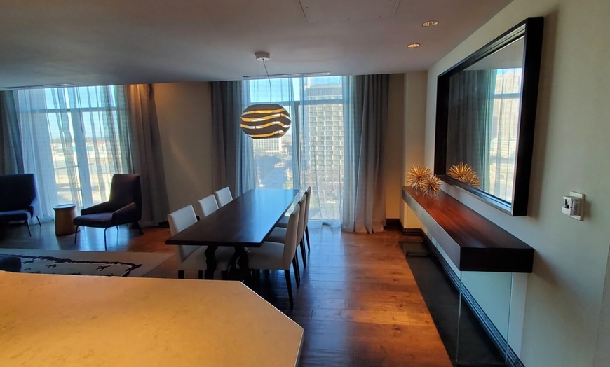 Image 32: San Antonio Riverwalk Suites with Rooftop Pool