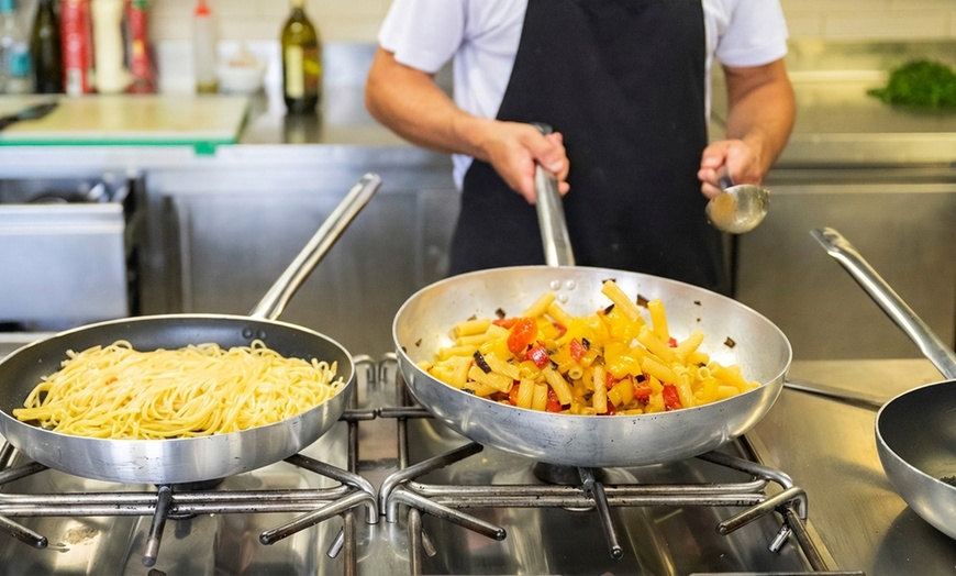 Image 15: Imperia 4*: Soggiorno in camera deluxe con colazione o mezza pensione