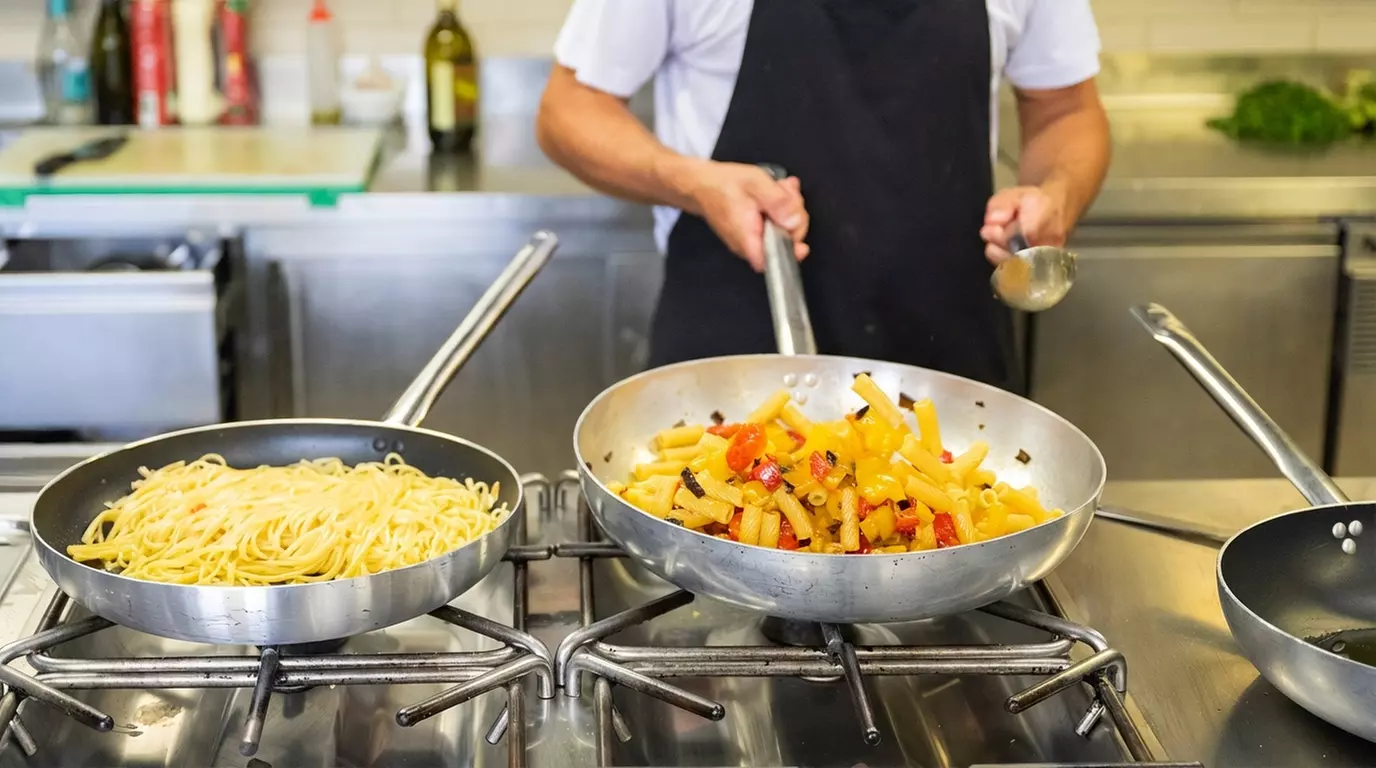 Imperia 4*: Soggiorno in camera deluxe con colazione o mezza pensione